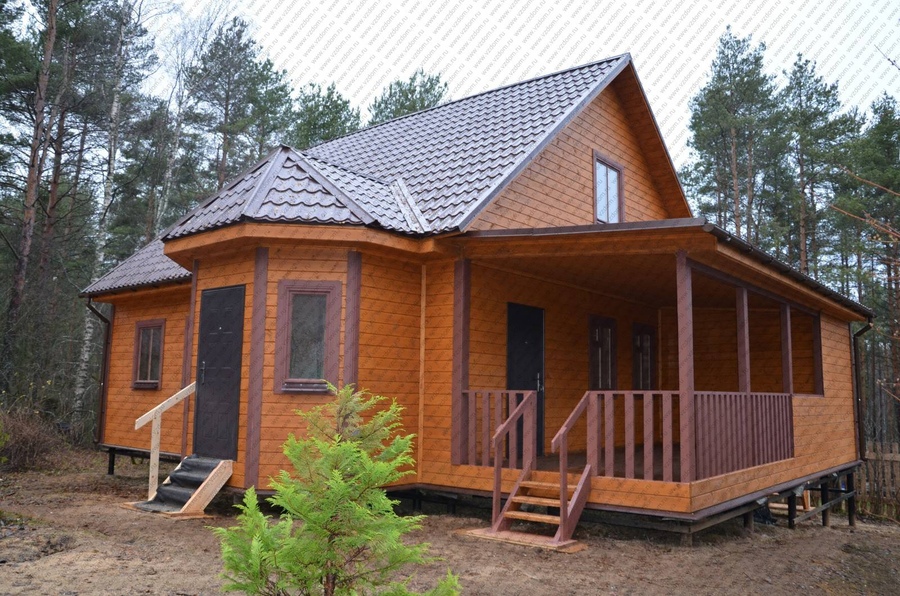 Дом из бруса 8 х 9 м с террасой-хоз. помещением