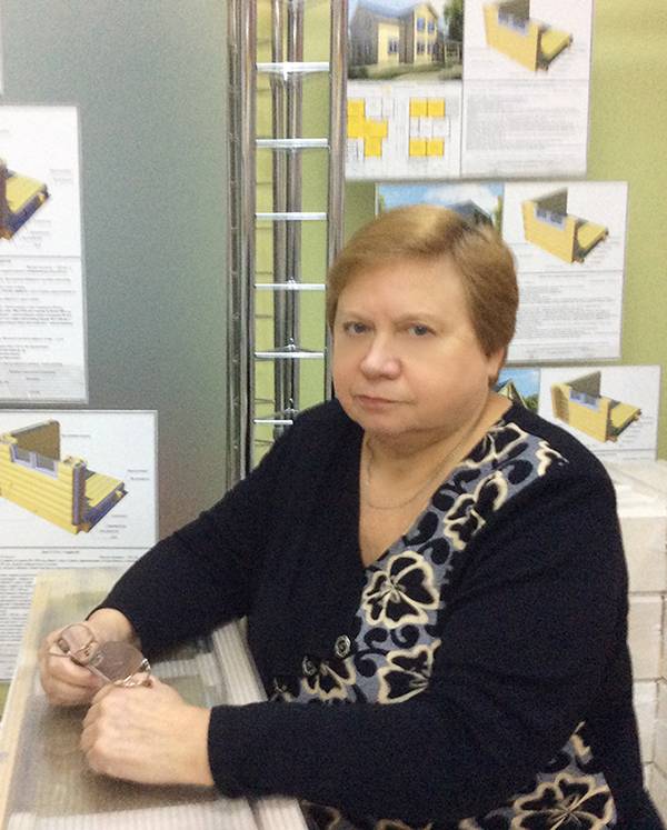 Менеджер по работе с клиентами выставки Загородного строительства
